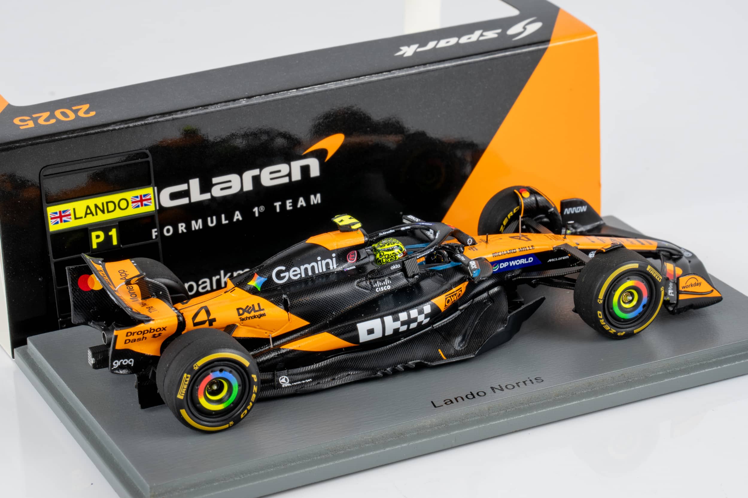 Spark 1:43 McLaren MCL39 No.4 Lando Norris Winner Brazilian GP 2025 (S9675) Resin Model with Pitboard 2 Spark 1:43 McLaren MCL39 No.4 Lando Norris Winner Brazilian GP 2025 (S9675) Resin Model with Pitboard - Image 2