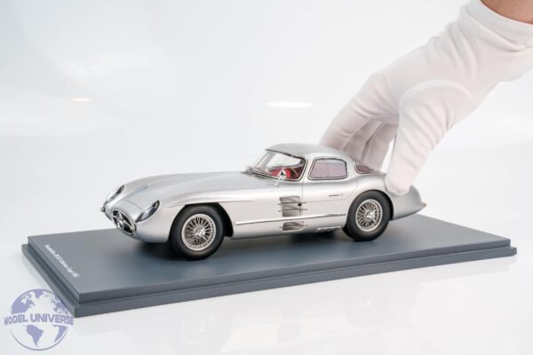 Schuco - 1:18 Mercedes-Benz 300 SLR Uhlenhaut Coupe 1955 Silver - Resin Model 9 Schuco - 1:18 Mercedes-Benz 300 SLR Uhlenhaut Coupe 1955 Silver - Resin Model