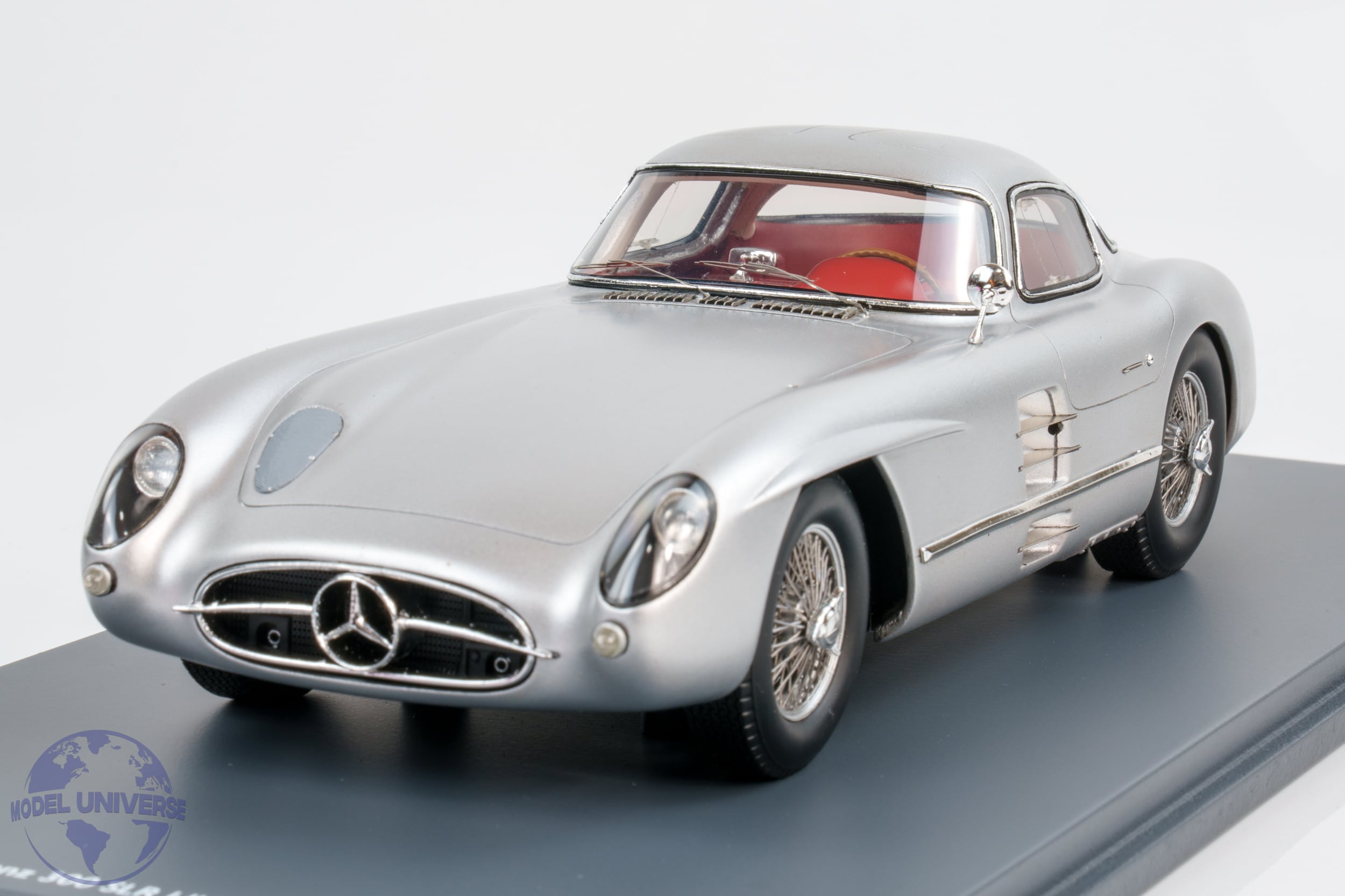 Schuco - 1:18 Mercedes-Benz 300 SLR Uhlenhaut Coupe 1955 Silver - Resin Model 5 Schuco - 1:18 Mercedes-Benz 300 SLR Uhlenhaut Coupe 1955 Silver - Resin Model