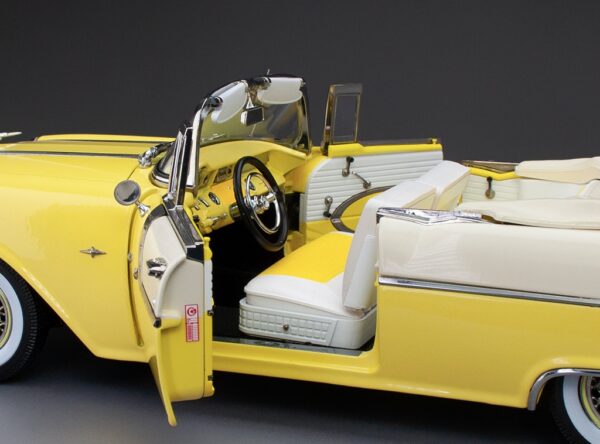 Sun Star - 1:18 Pontiac Star Chief Open Covertible Avalon Yellow / White Mist - Diecast Model 19 SUNSTAR 5059