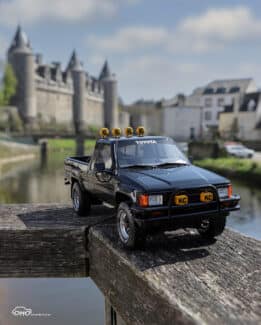 Toyota Hilux SR5 Glossy Black 202 1985 - 1:18 Scale Limited Edition Resin Model by Otto Mobile