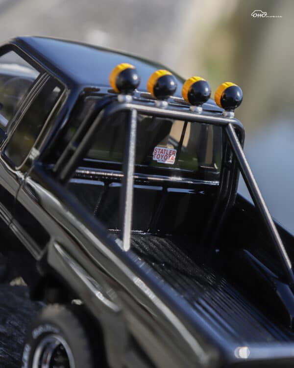 Toyota Hilux SR5 Glossy Black 202 1985 - 1:18 Scale Limited Edition Resin Model by Otto Mobile