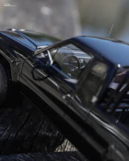 Toyota Hilux SR5 Glossy Black 202 1985 - 1:18 Scale Limited Edition Resin Model by Otto Mobile