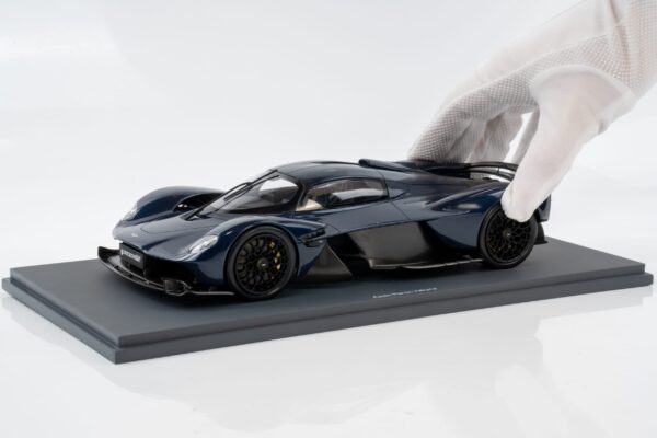Schuco - 1:18 Aston Martin Valkyrie 2021 Mariana Blue - Resin Model 9 Schuco - 1:18 Aston Martin Valkyrie 2021 Mariana Blue - Resin Model