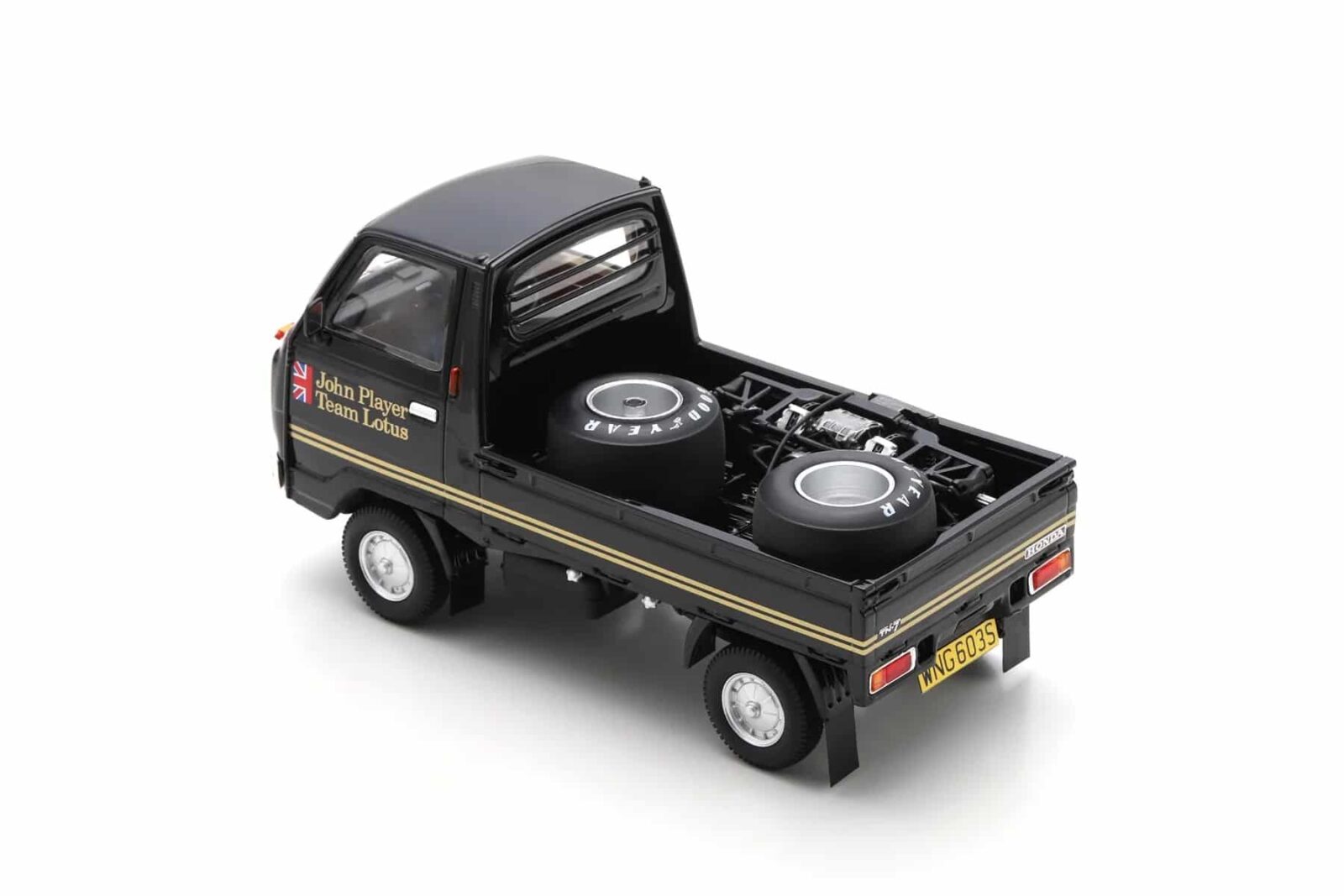 Schuco - 1:18 Honda TN7 Lotus JPS Service Truck