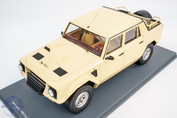 Schuco - 1:18 Lamborghini LM 002 Saudi Arabian Army 1986 - Resin Model