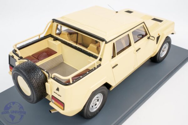 Schuco - 1:18 Lamborghini LM 002 Saudi Arabian Army 1986 - Resin Model