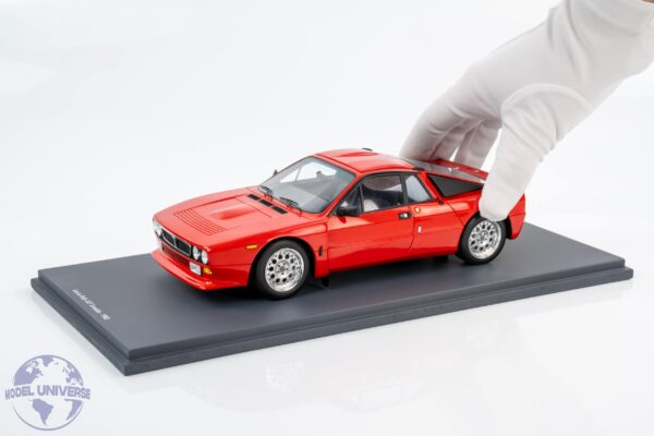 Schuco - 1:18 Lancia 037 Stradale Red 1982 - Resin Model 8 Schuco Lancia 037 Red 18U00037 4