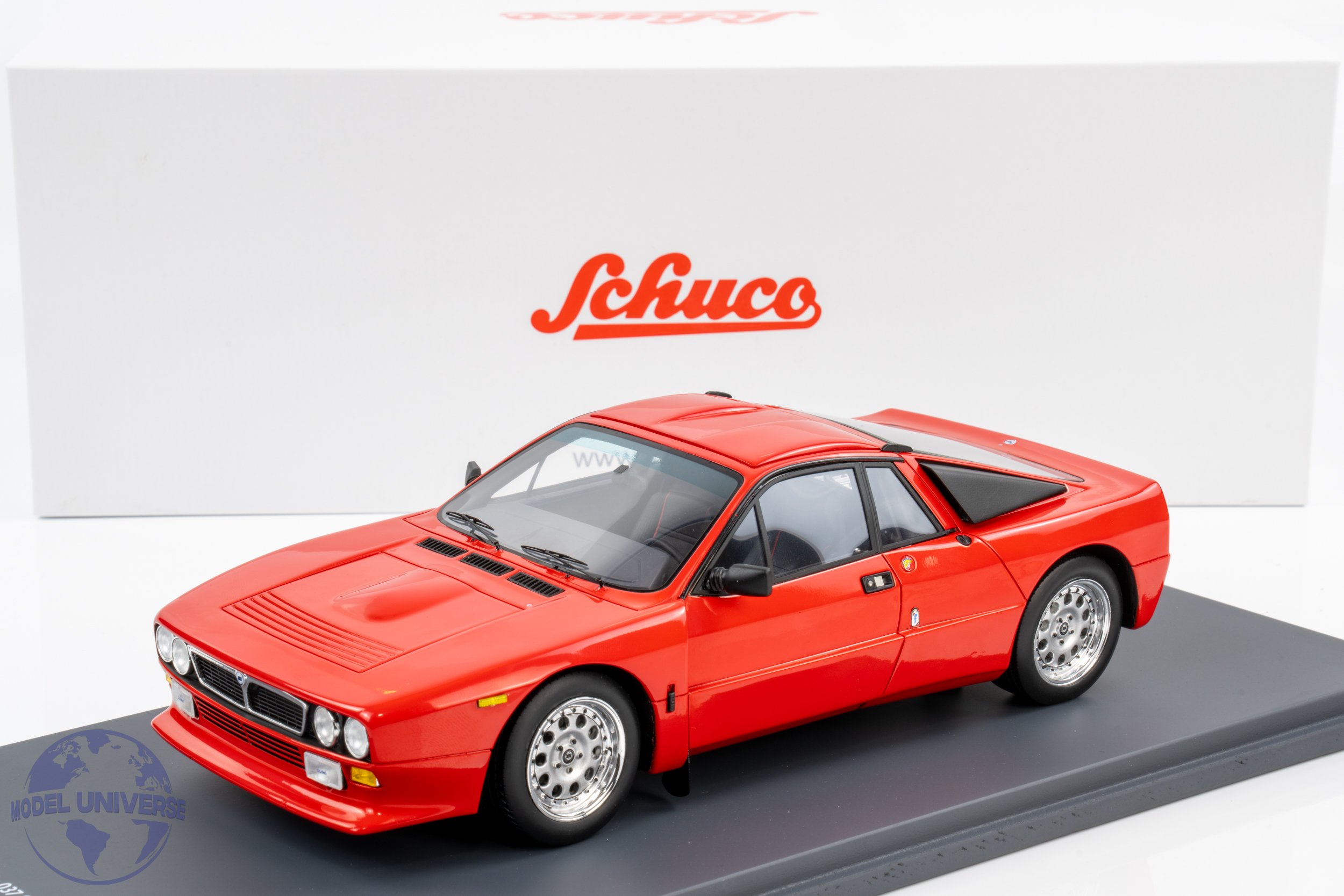 Schuco - 1:18 Lancia 037 Stradale Red 1982 - Resin Model