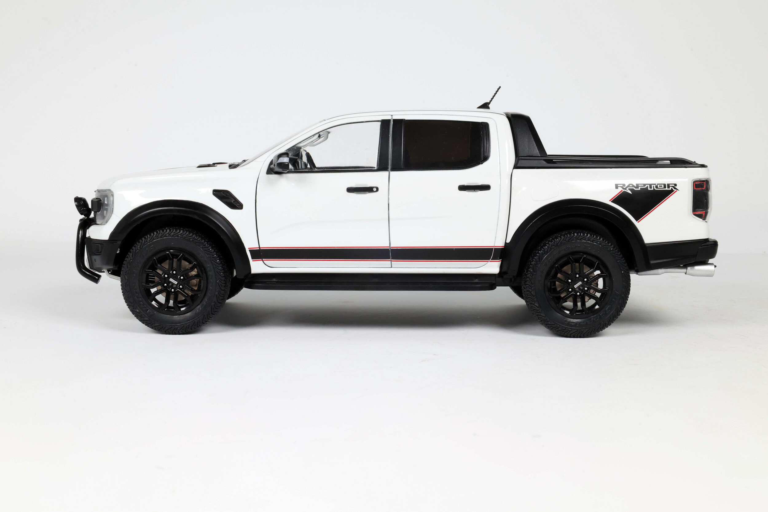 Solido 1:18 Ford Ranger Raptor Ice White 2024 (S1813904) Diecast Model 3 Solido 1:18 Ford Ranger Raptor Ice White 2024 (S1813904) Diecast Model - Image 3