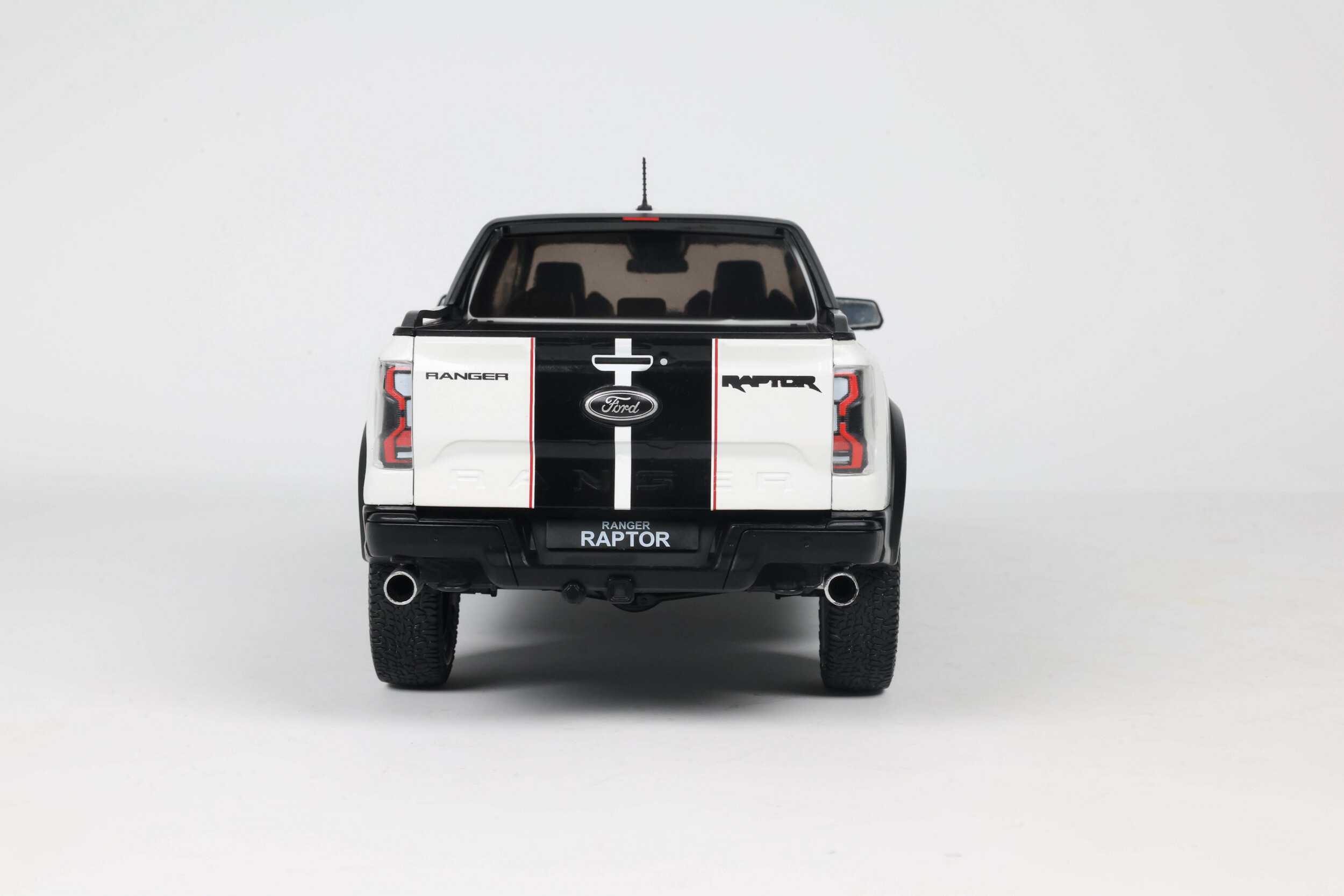Solido 1:18 Ford Ranger Raptor Ice White 2024 (S1813904) Diecast Model 6 Solido 1:18 Ford Ranger Raptor Ice White 2024 (S1813904) Diecast Model - Image 6
