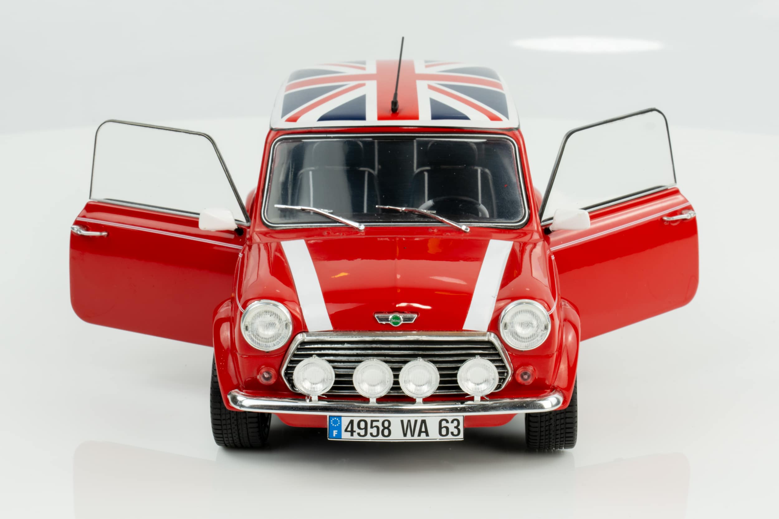 Solido - 1:18 Mini Cooper Sport 1997 Red with Union Jack Flag - Diecast Model 8 Solido - 1:18 Mini Cooper Sport 1997 Red with Union Jack Flag - Diecast Model - Image 8