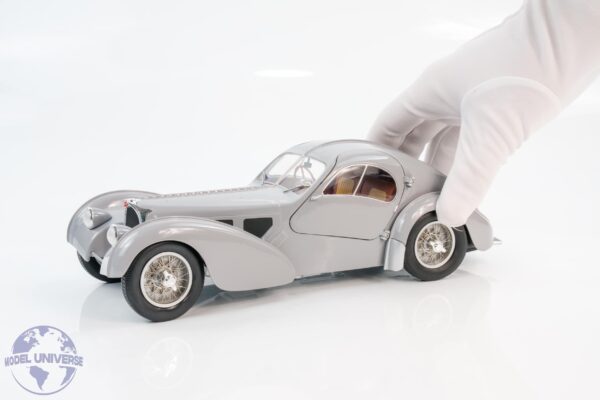 Solido - 1:18 Bugatti Type 57 SC Atlantic Grey 1937 - Diecast Model 13 Solido - 1:18 Bugatti Type 57 SC Atlantic Grey 1937 - Diecast Model