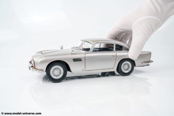 Solido - 1:18 Aston Martin DB5 1964 Silver Birch - Diecast Model 14 Solido - 1:18 Aston Martin DB5 1964 Silver Birch - Diecast Model