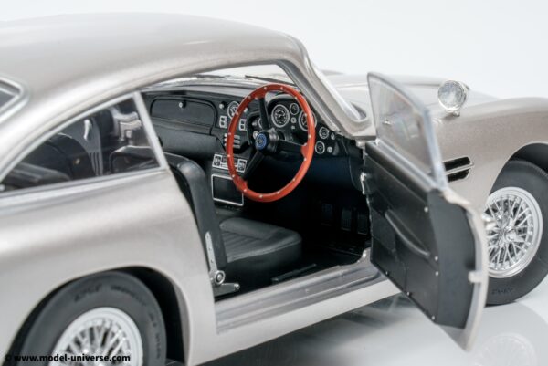 Solido - 1:18 Aston Martin DB5 1964 Silver Birch - Diecast Model 16 Solido - 1:18 Aston Martin DB5 1964 Silver Birch - Diecast Model