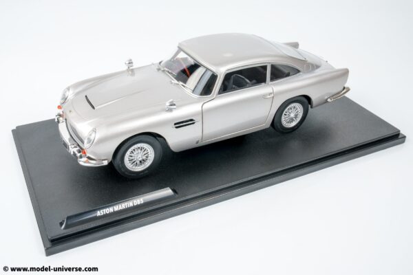 Solido - 1:18 Aston Martin DB5 1964 Silver Birch - Diecast Model 15 Solido - 1:18 Aston Martin DB5 1964 Silver Birch - Diecast Model