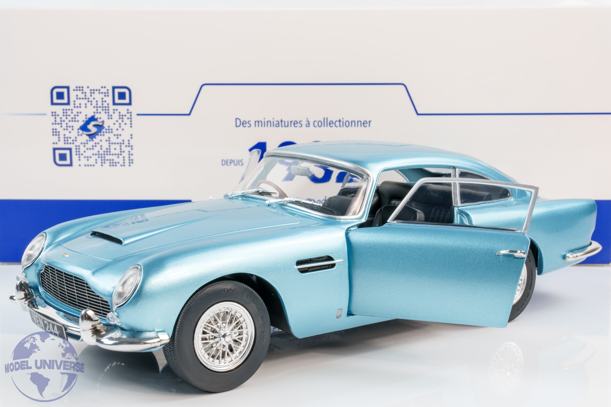 Solido - 1:18 Aston Martin DB5 1964 Light Metallic Blue - Diecast