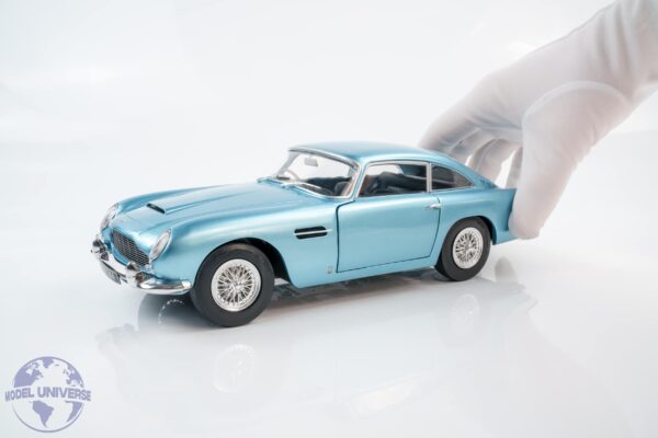 Solido - 1:18 Aston Martin DB5 1964 Light Metallic Blue - Diecast Model 15 Solido - 1:18 Aston Martin DB5 1964 Light Metallic Blue - Diecast Model