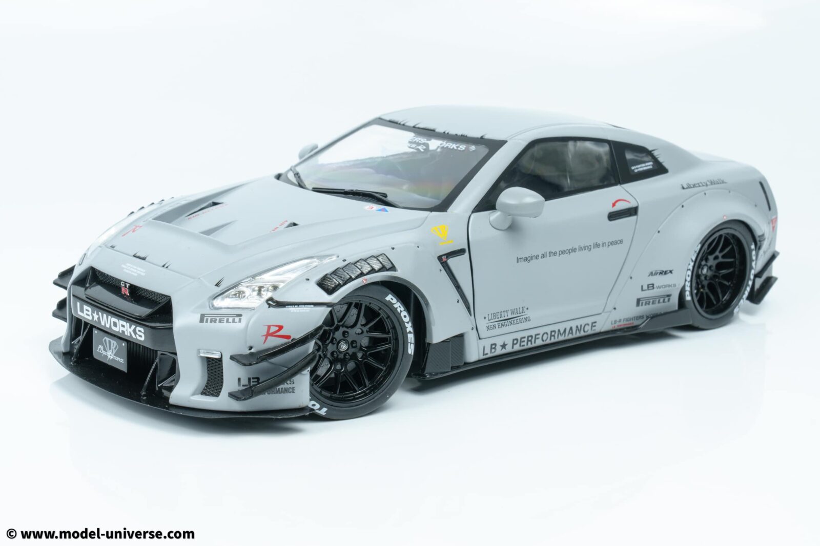 Solido 1:18 Nissan GT-R (R35) Type 2 Liberty Walk LB Works with