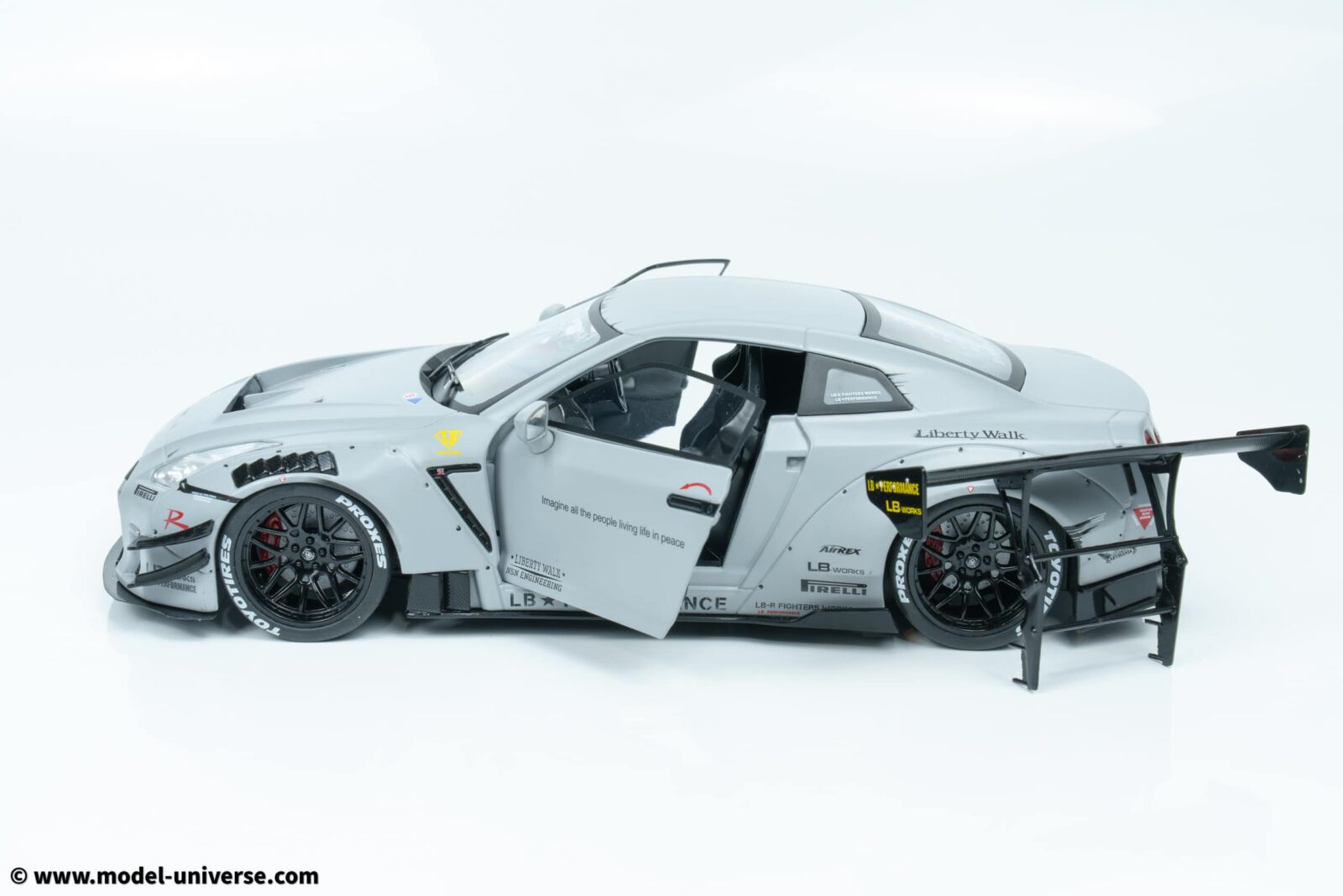 Solido 1:18 Nissan GT-R (R35) Type 2 Liberty Walk LB Works with