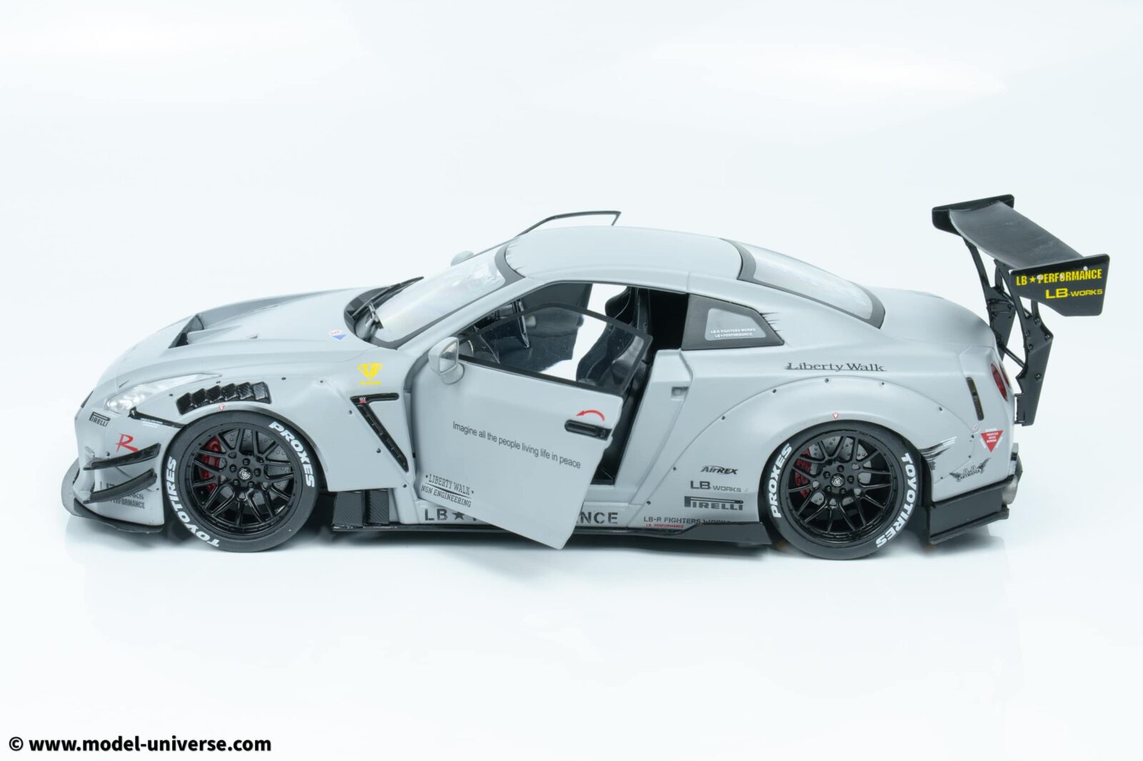 Solido 1:18 Nissan GT-R (R35) Type 2 Liberty Walk LB Works with