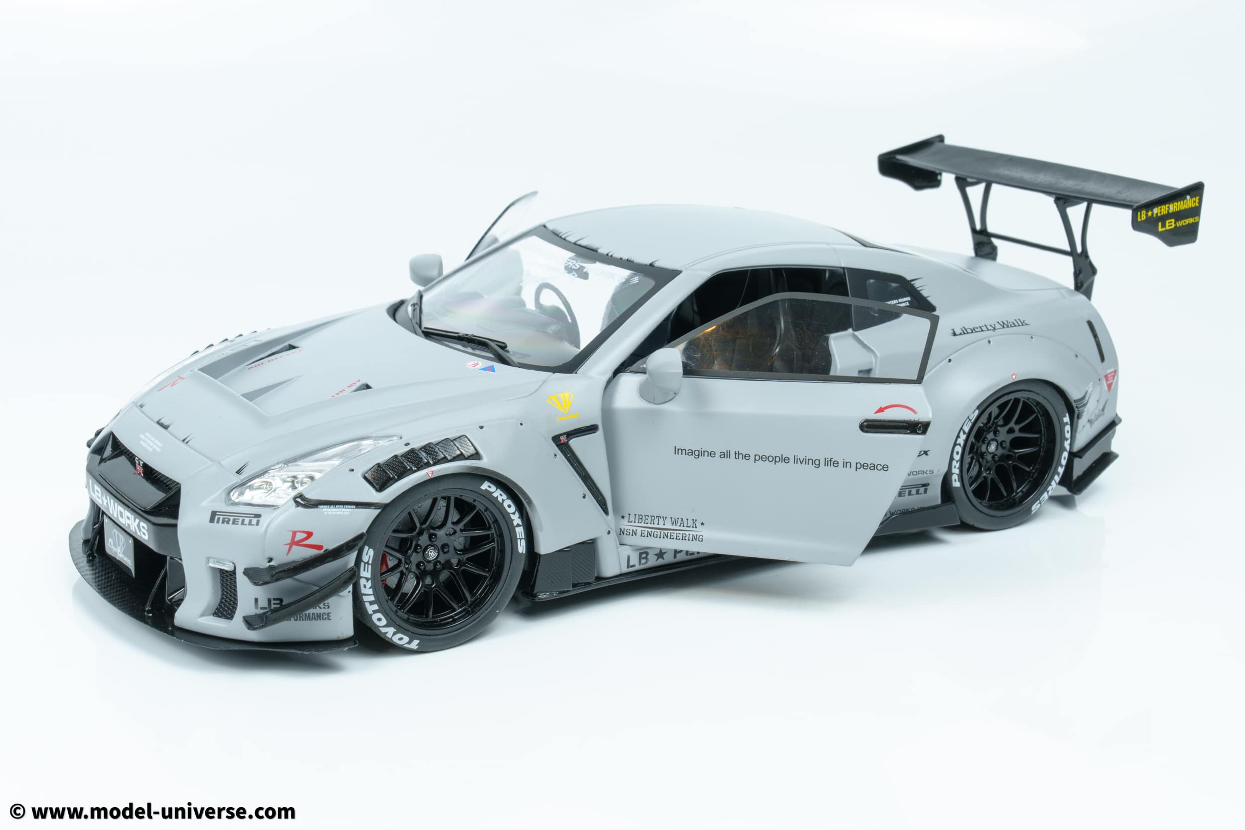 Solido - 1:18 Nissan GT-R (R35) Type 2 Liberty Walk LB Works with