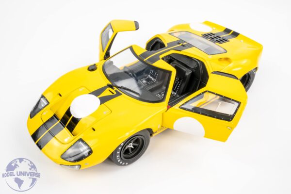 Solido - 1:18 Ford GT40 Mk1 1968 Yellow and Black - Diecast Model 17 Solido - 1:18 Ford GT40 Mk1 1968 Yellow and Black - Diecast Model