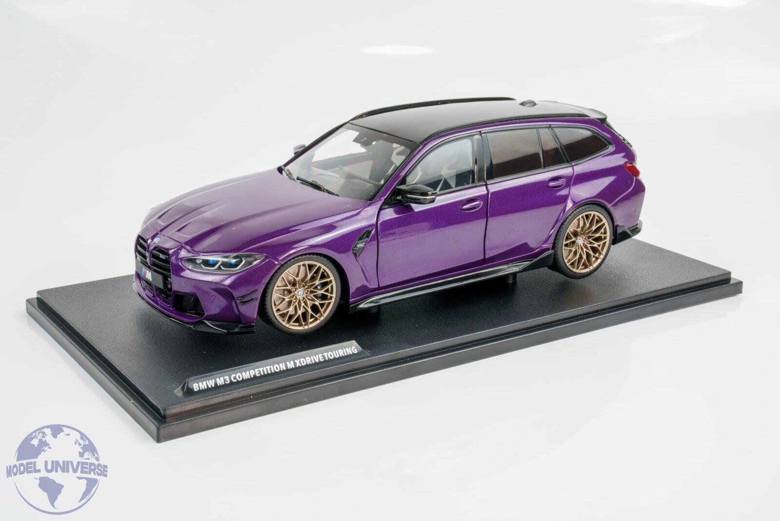 Solido - 1:18 BMW M3 (G81) Competition Touring with Performance