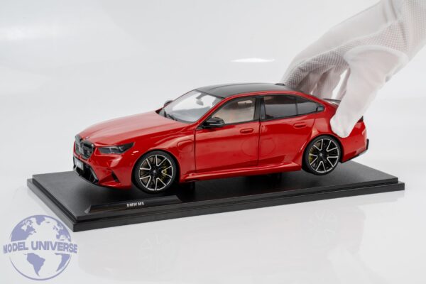 Solido - 1:18 BMW M5 (G90) 2025 Fire Red - Diecast Model 9 Solido - 1:18 BMW M5 (G90) 2025 Fire Red - Diecast Model
