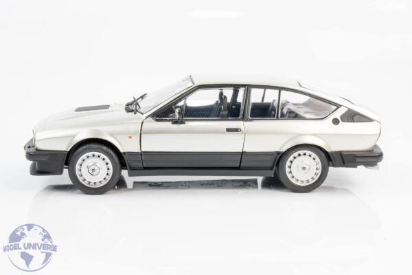 Solido - 1:18 Alfa Romeo GTV6 Silver 1984 - Diecast Model 17 Solido - 1:18 Alfa Romeo GTV6 Silver 1984 - Diecast Model