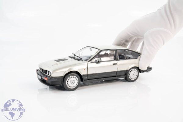Solido - 1:18 Alfa Romeo GTV6 Silver 1984 - Diecast Model 14 Solido - 1:18 Alfa Romeo GTV6 Silver 1984 - Diecast Model