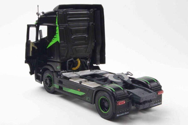 Solido 1:24 Mercedes-Benz Actros R5 Italian Collection Black/Green 2021 (S2400204) Diecast Model 7 Solido 1:24 Mercedes-Benz Actros R5 Italian Collection Black/Green 2021 (S2400204) Diecast Model
