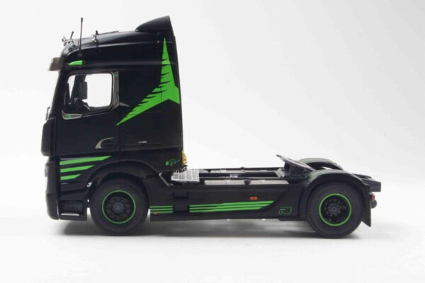 Solido 1:24 Mercedes-Benz Actros R5 Italian Collection Black/Green 2021 (S2400204) Diecast Model 8 Solido 1:24 Mercedes-Benz Actros R5 Italian Collection Black/Green 2021 (S2400204) Diecast Model