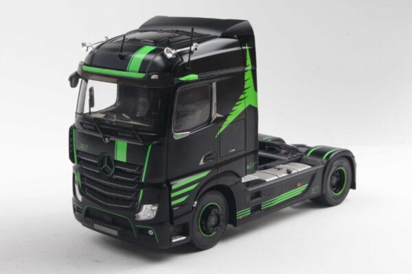 Solido 1:24 Mercedes-Benz Actros R5 Italian Collection Black/Green 2021 (S2400204) Diecast Model