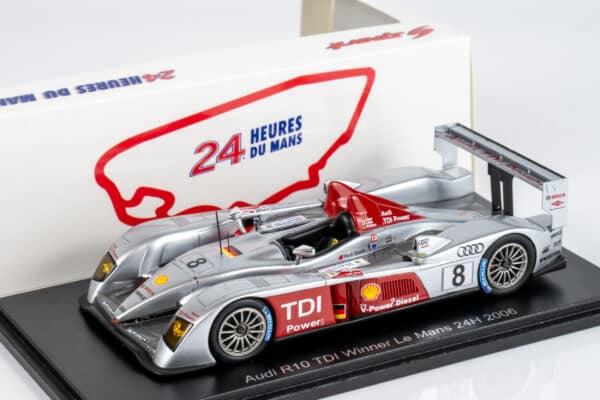 Spark 1:43 Audi R10 TDI No.8 Team Joest Winner 24H Le Mans 2006 (43LM06) Resin Model - front view