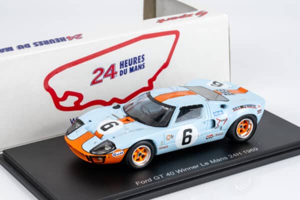Spark 1:43 Ford GT40 No.6 Winner 24H Le Mans 1969 Ickx Oliver (43LM69) Resin Model - front view