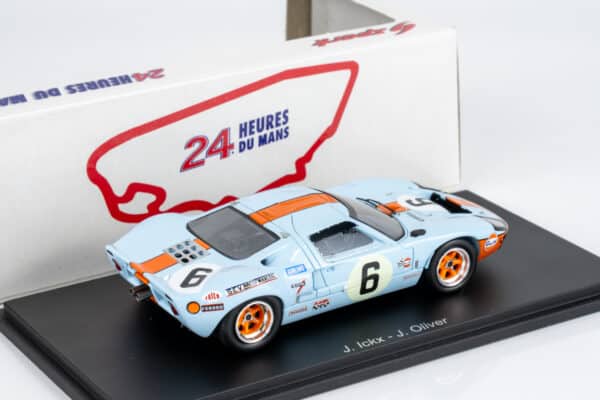 Spark 1:43 Ford GT 40 No.6 Winner 24H Le Mans 1969 J. Ickx - J. Oliver (43LM69) Resin Model 4 Spark 1:43 Ford GT40 No.6 Winner 24H Le Mans 1969 Ickx Oliver (43LM69) Resin Model - rear view