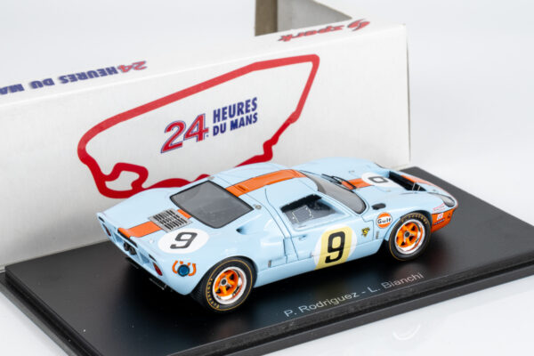 Spark 1:43 Ford GT 40 No.9 Winner 24H Le Mans 1968 P. Rodríguez - L. Bianchi (43LM68) Resin Model 4 Spark 1:43 Ford GT40 No.9 Winner 24H Le Mans 1968 Rodriguez Bianchi (43LM68) Resin Model - rear view