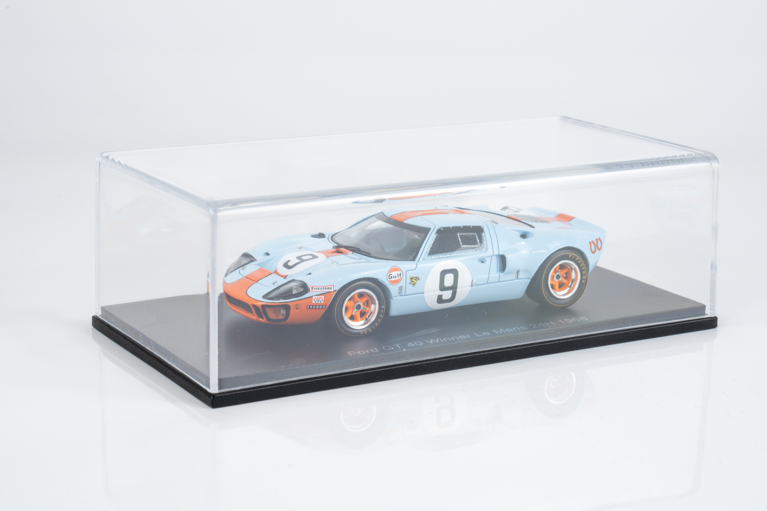 Spark 1:43 Ford GT 40 No.9 Winner 24H Le Mans 1968 P. Rodríguez - L. Bianchi (43LM68) Resin Model 3 Spark 1:43 Ford GT40 No.9 Winner 24H Le Mans 1968 Rodriguez Bianchi (43LM68) Resin Model - display case