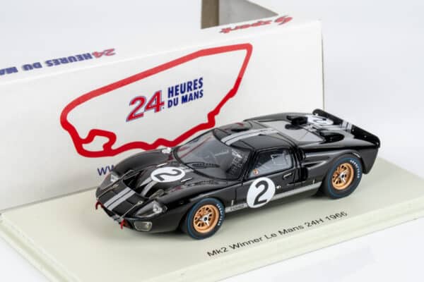 Spark 1:43 Ford Mk II No.2 Winner 24H Le Mans 1966 McLaren Amon (43LM66) Resin Model - front view