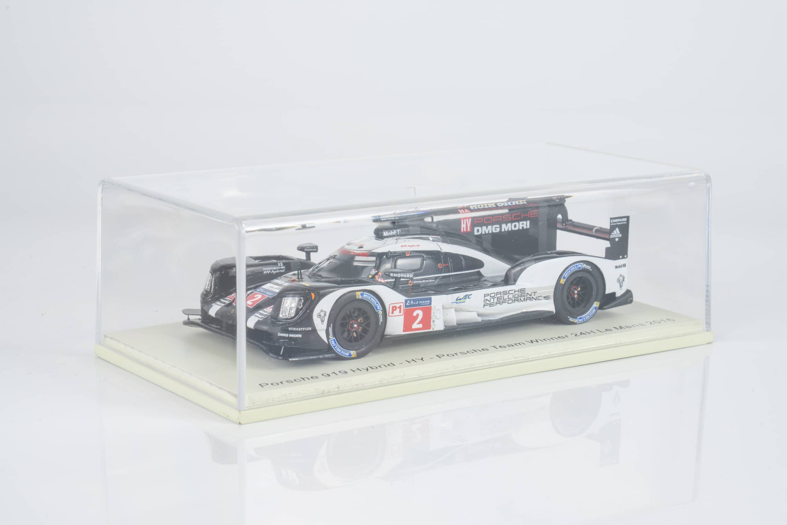 Spark 1:43 Porsche 919 Hybrid No.2 Winner 24h Le Mans 2016 (43LM16) Resin Model 3 Spark 1:43 Porsche 919 Hybrid No.2 Winner 24h Le Mans 2016 (43LM16) Resin Model - display case