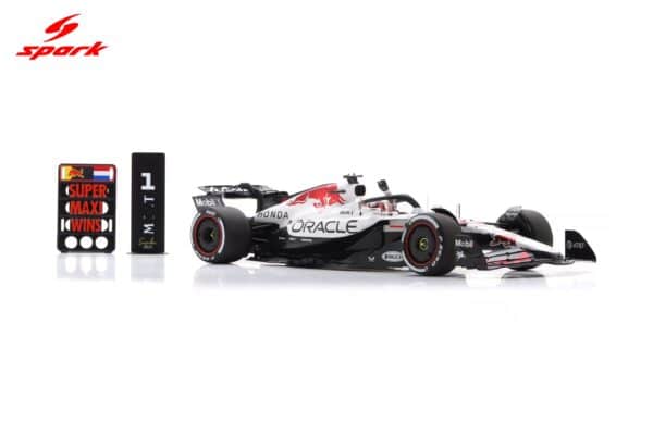 Spark 1:12 Red Bull Racing RB21 No.1 Max Verstappen Winner Japanese GP 2025 with Pitboard (12S054) Special White Honda Tribute Livery - Resin Model 14 Spark 1:12 Red Bull Racing RB21 No.1 Max Verstappen Winner Japanese GP 2025 with Pitboard (12S054) Special White Honda Tribute Livery - Resin Model