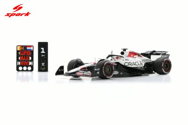 Spark 1:12 Red Bull Racing RB21 No.1 Max Verstappen Winner Japanese GP 2025 with Pitboard (12S054) Special White Honda Tribute Livery - Resin Model 17 Spark 1:12 Red Bull Racing RB21 No.1 Max Verstappen Winner Japanese GP 2025 with Pitboard (12S054) Special White Honda Tribute Livery - Resin Model