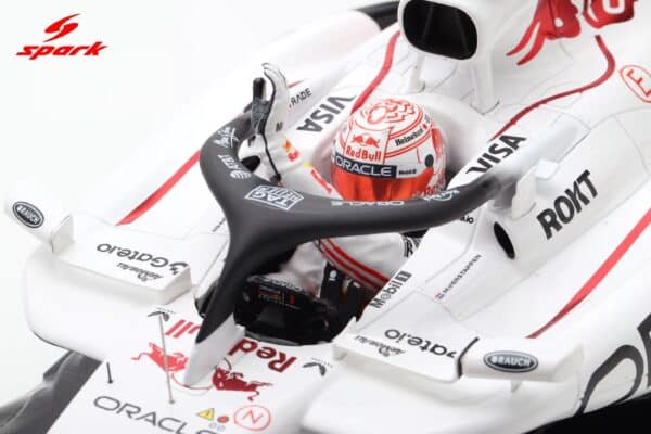 Spark 1:12 Red Bull Racing RB21 No.1 Max Verstappen Winner Japanese GP 2025 with Pitboard (12S054) Special White Honda Tribute Livery - Resin Model 11 Spark 1:12 Red Bull Racing RB21 No.1 Max Verstappen Winner Japanese GP 2025 with Pitboard (12S054) Special White Honda Tribute Livery - Resin Model