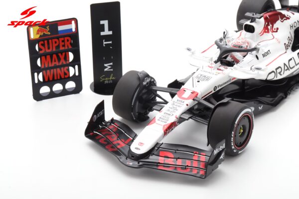 Spark 1:12 Red Bull Racing RB21 No.1 Max Verstappen Winner Japanese GP 2025 with Pitboard (12S054) Special White Honda Tribute Livery - Resin Model 12 Spark 1:12 Red Bull Racing RB21 No.1 Max Verstappen Winner Japanese GP 2025 with Pitboard (12S054) Special White Honda Tribute Livery - Resin Model