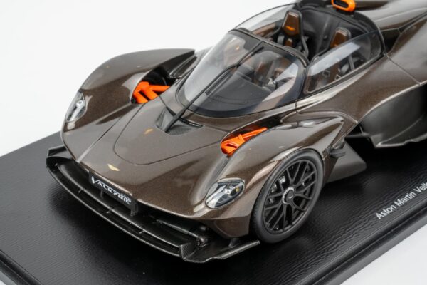 Spark - 1:18 Aston Martin Valkyrie Spider 2024 Cumberland Grey - Resin Model 10 Spark 18S1034 Aston Martin Valkyrie Cumberland Grey 3