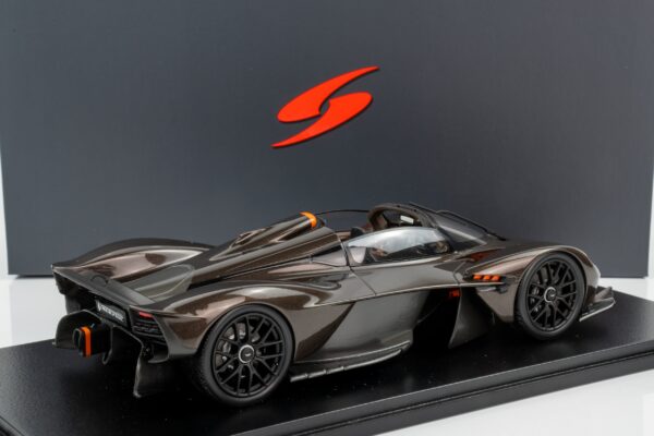 Spark - 1:18 Aston Martin Valkyrie Spider 2024 Cumberland Grey - Resin Model 7 Spark 18S1034 Aston Martin Valkyrie Cumberland Grey 5