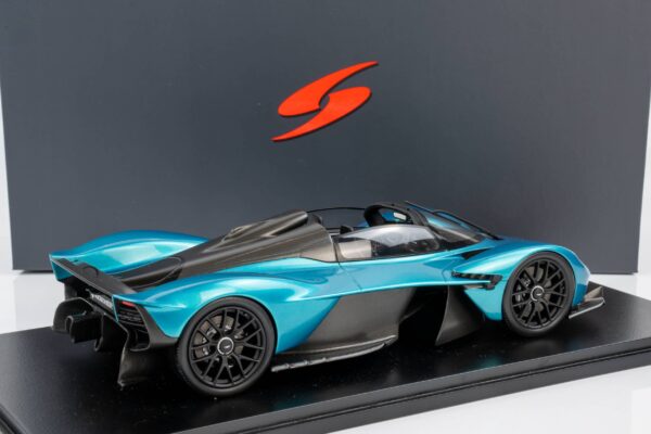 Spark - 1:18 Aston Martin Valkyrie Spider 2024 Blue - Resin Model 7 Spark - 1:18 Aston Martin Valkyrie Spider 2024 Blue - Resin Model