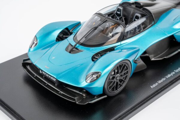 Spark - 1:18 Aston Martin Valkyrie Spider 2024 Blue - Resin Model 10 Spark - 1:18 Aston Martin Valkyrie Spider 2024 Blue - Resin Model