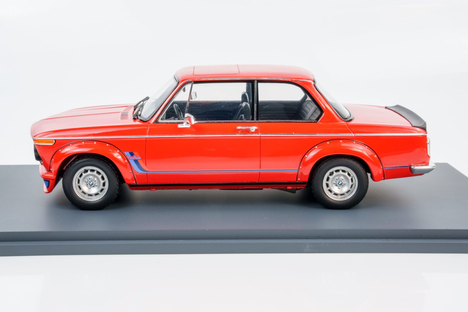 Spark - 1:18 BMW 2002 Turbo 1973 Verona Red - Limited Edition